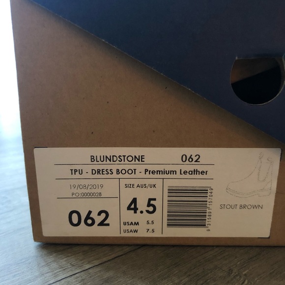 Hand-Embroidered Blundstone Boots - Picture 7 of 10